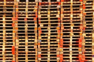 Zrezygnuj z drewnianych rozwiązań. Postaw na najlepsze palety plastikowe na rynku