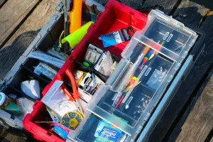 Pojemniki plastikowe idealne do przechowywania narzędzi roboczych