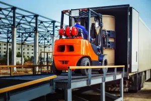 Firma do transportu maszyn – jak wybrać najlepszą?