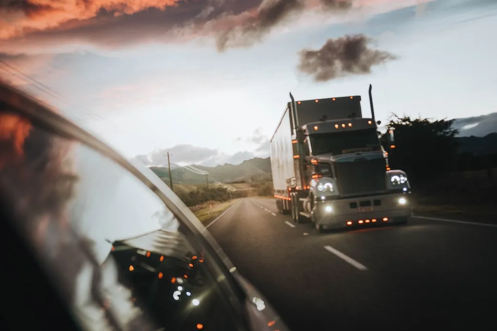 Wybór odpowiednich pasów do transportu: materiały, rozmiary i parametry.