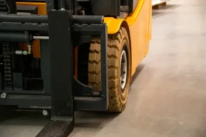 Jak określić rodzaje karetek w wózkach widłowych?