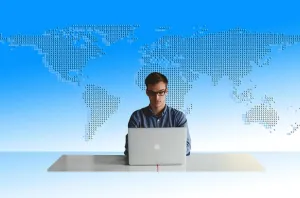 Czyszczenie posadzek w miejscach publicznych – dlaczego warto postawić na profesjonalistów?